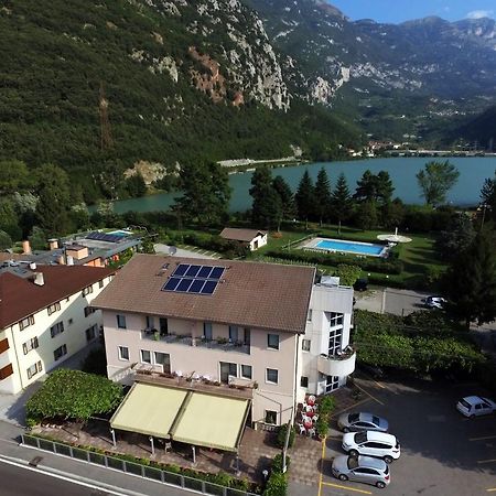 Albergo Miralaghi Padergnone Bagian luar foto
