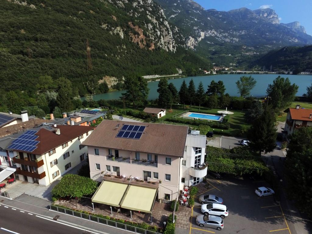 Albergo Miralaghi Padergnone Bagian luar foto