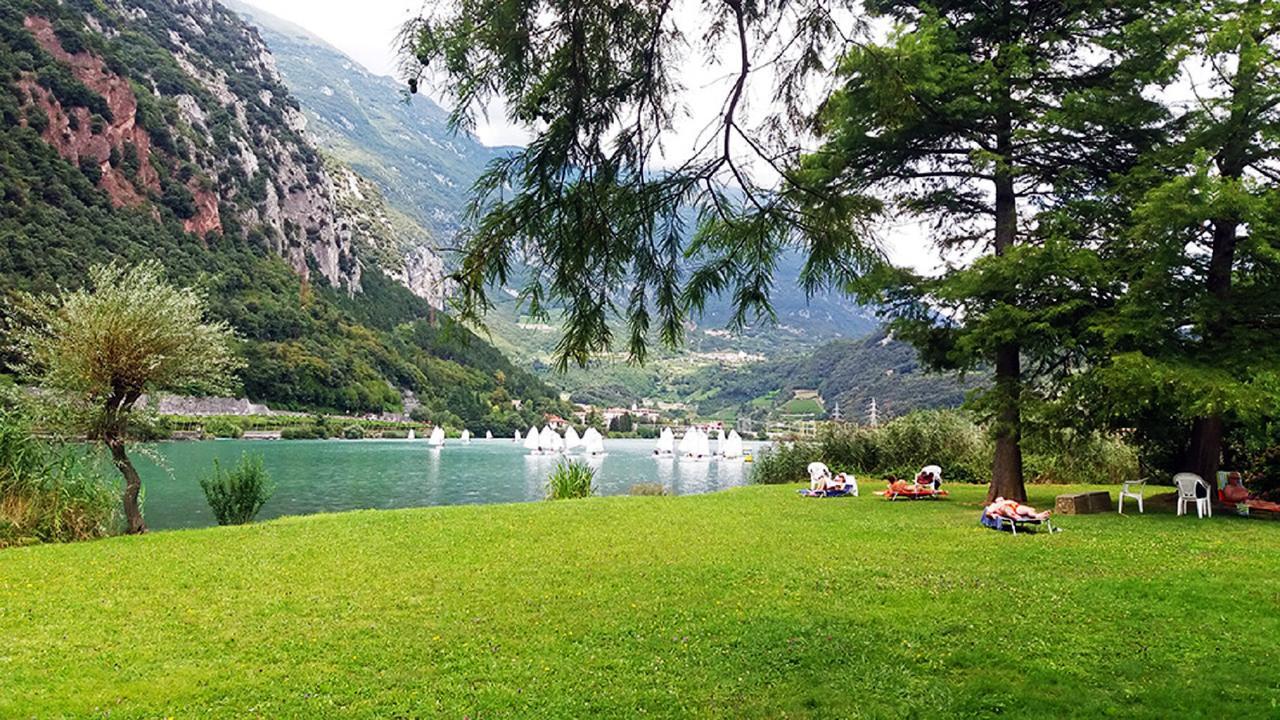 Albergo Miralaghi Padergnone Bagian luar foto