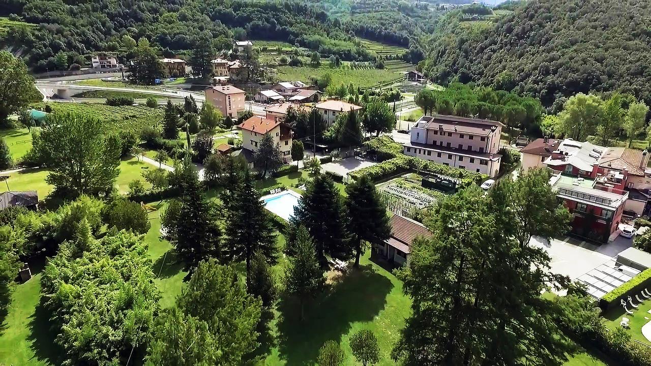 Albergo Miralaghi Padergnone Bagian luar foto
